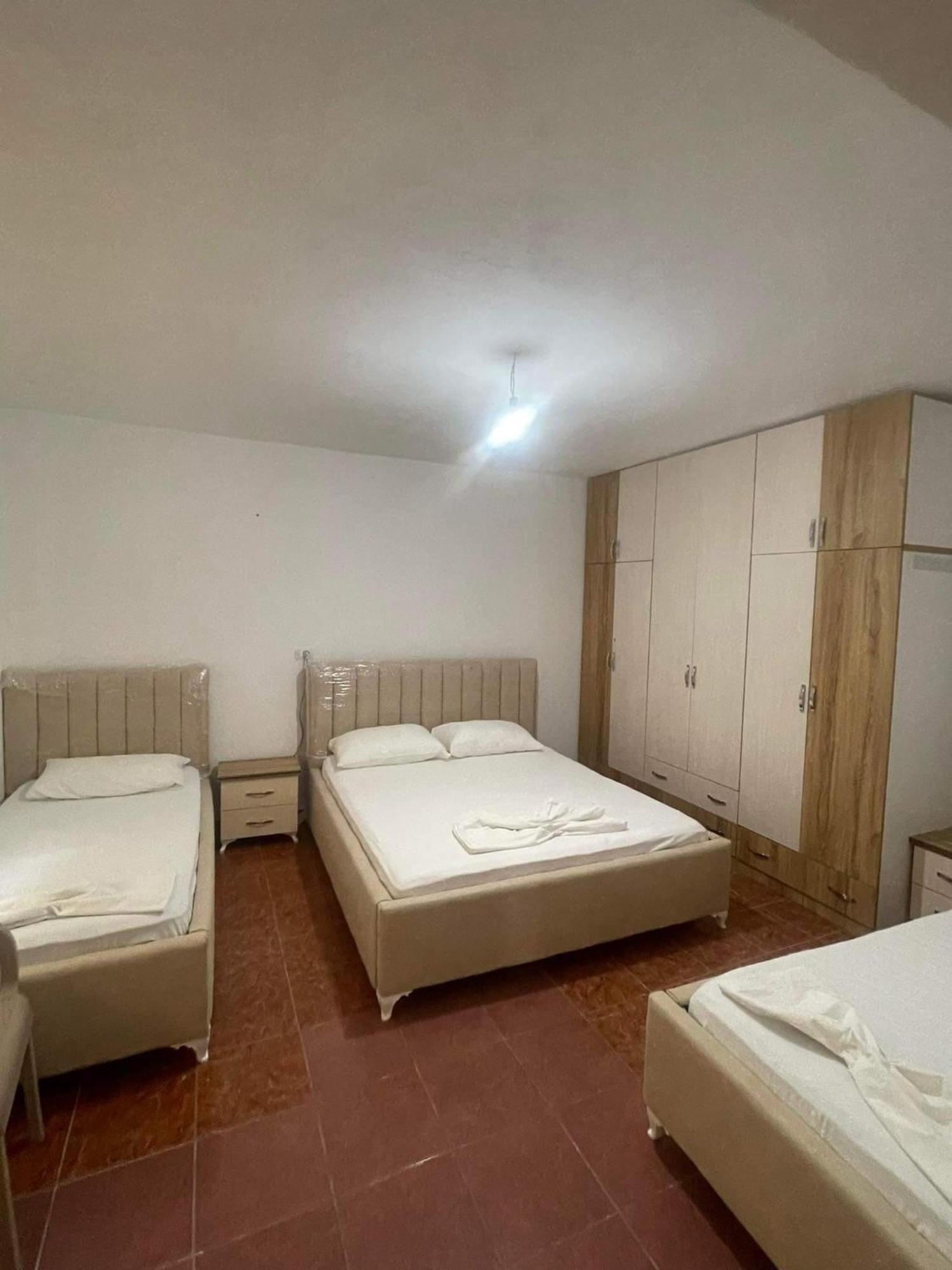 סרנדה Hotel Gjika מראה חיצוני תמונה