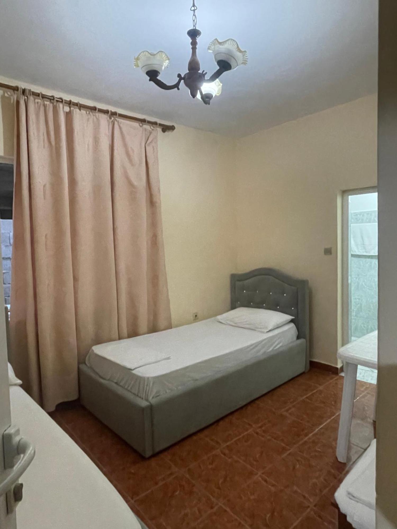 סרנדה Hotel Gjika מראה חיצוני תמונה