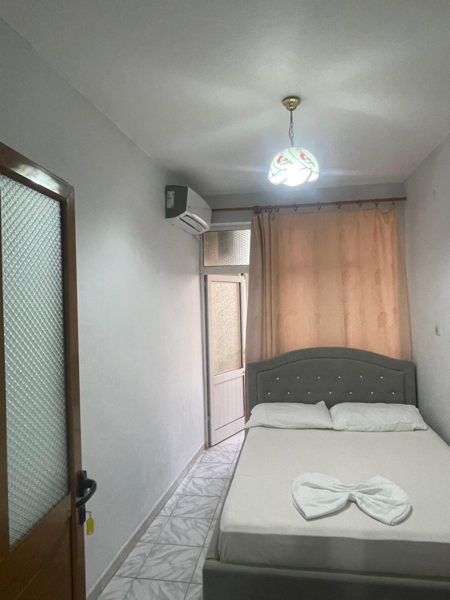 סרנדה Hotel Gjika מראה חיצוני תמונה