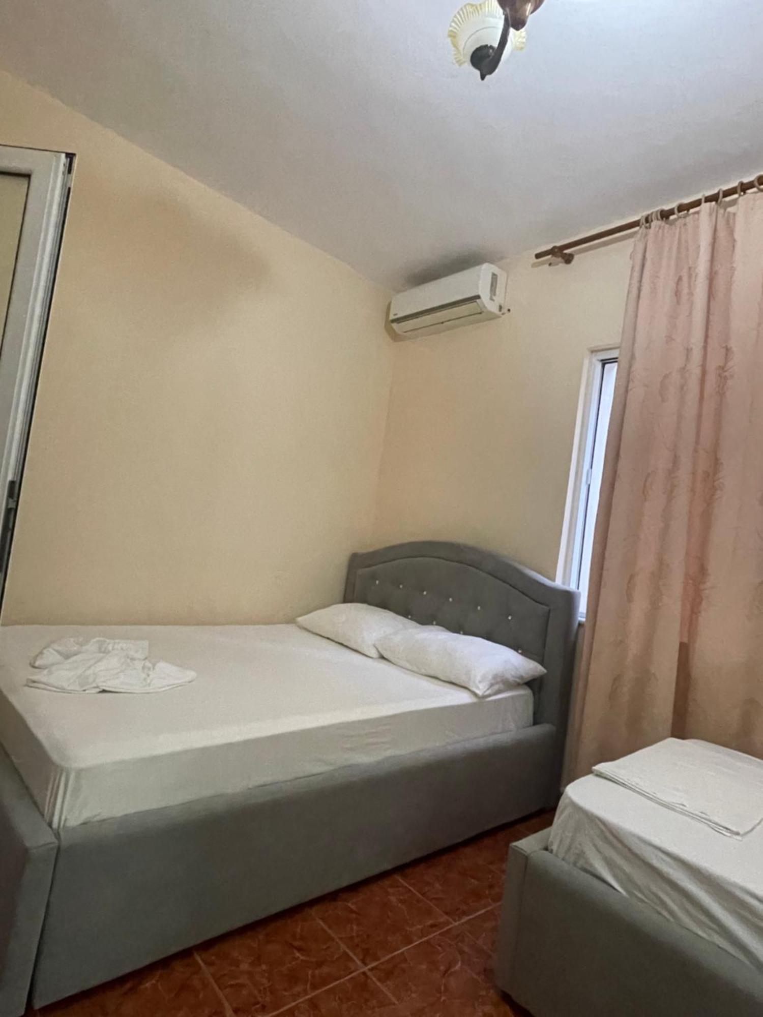סרנדה Hotel Gjika מראה חיצוני תמונה