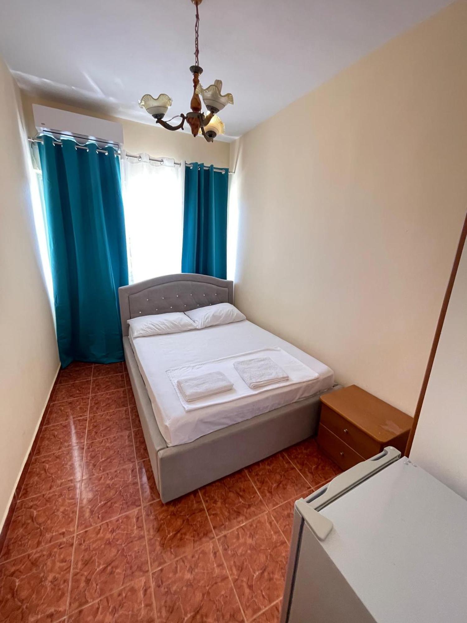 סרנדה Hotel Gjika מראה חיצוני תמונה