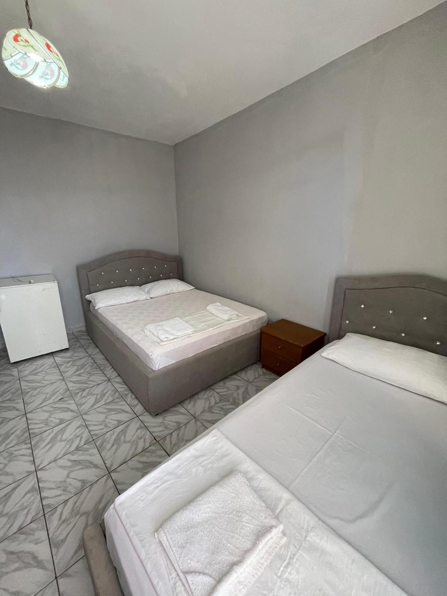 סרנדה Hotel Gjika מראה חיצוני תמונה