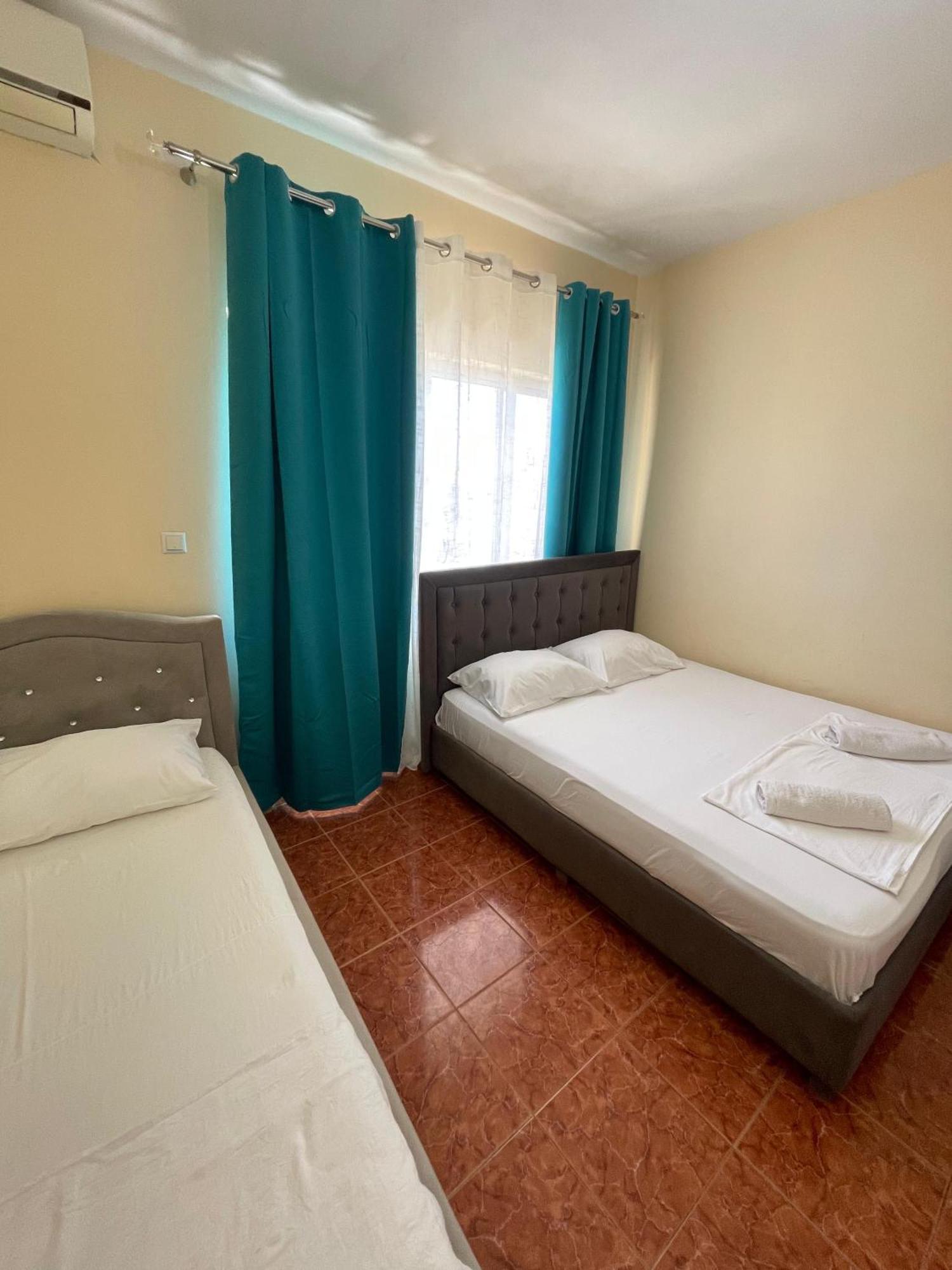 סרנדה Hotel Gjika מראה חיצוני תמונה