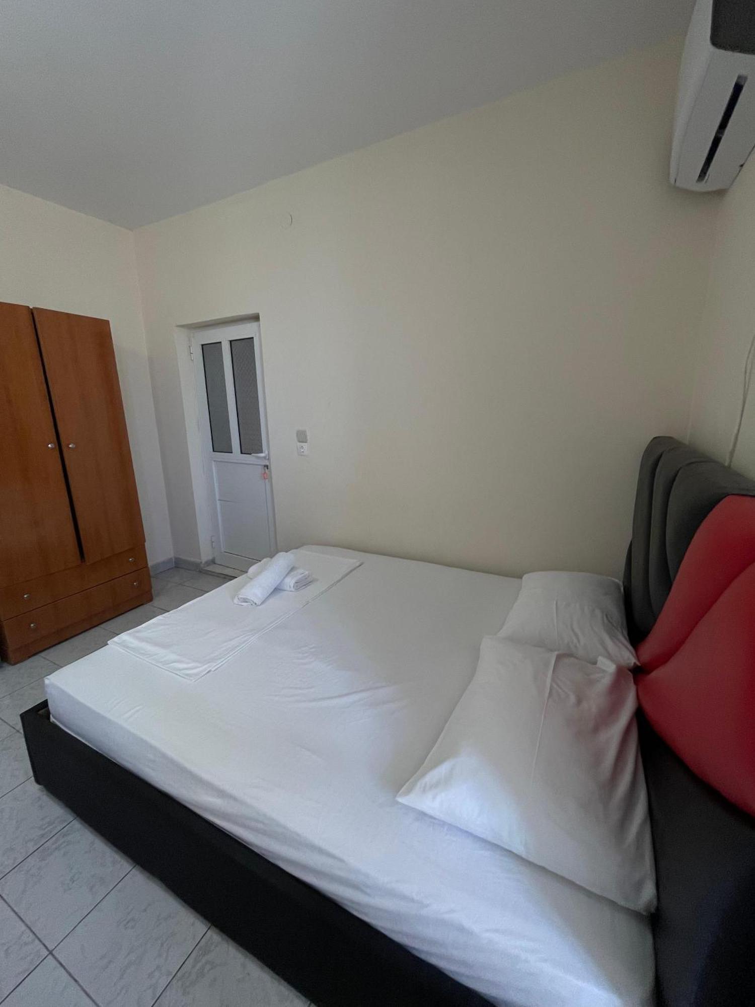 סרנדה Hotel Gjika מראה חיצוני תמונה