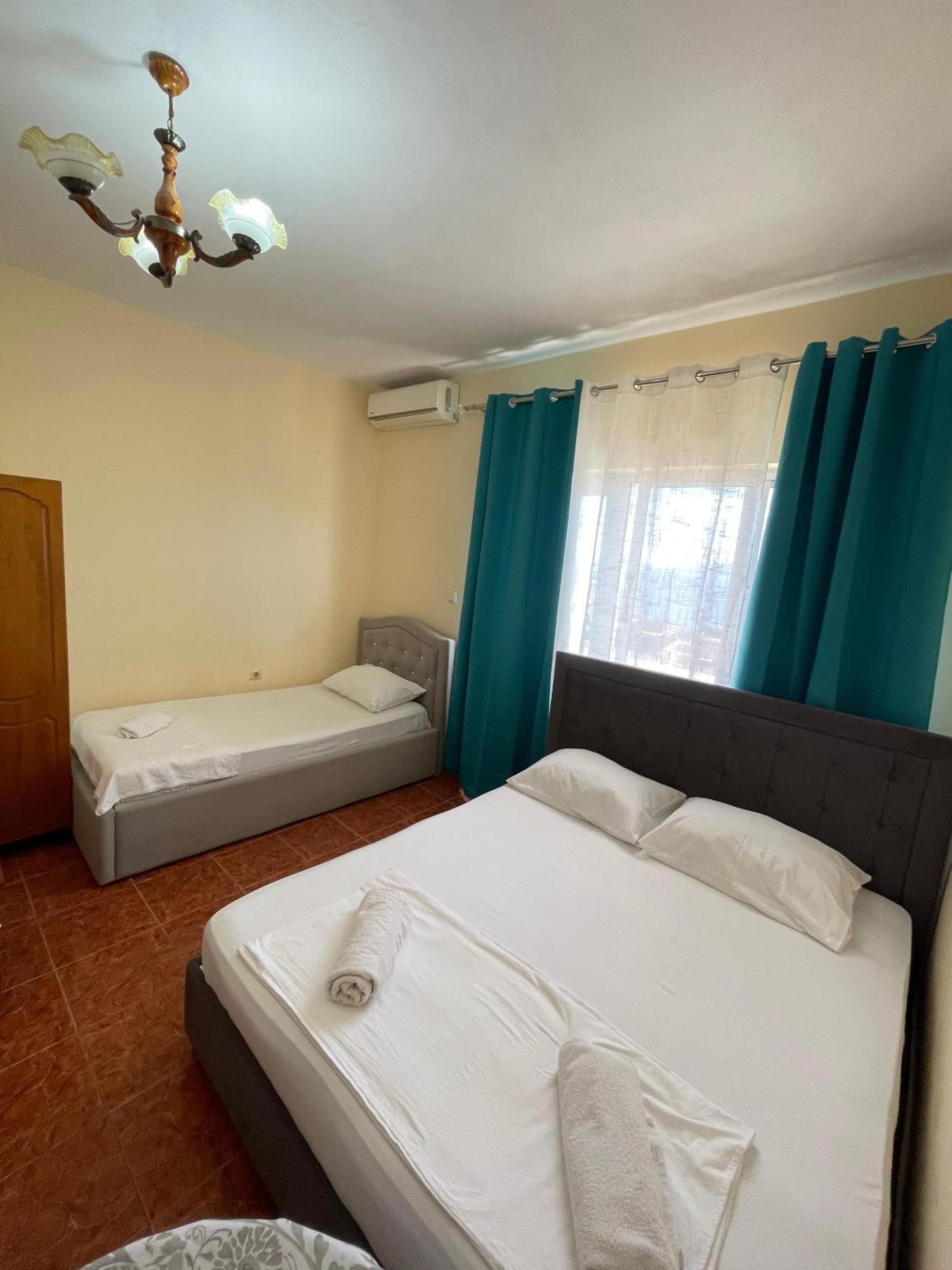 סרנדה Hotel Gjika מראה חיצוני תמונה