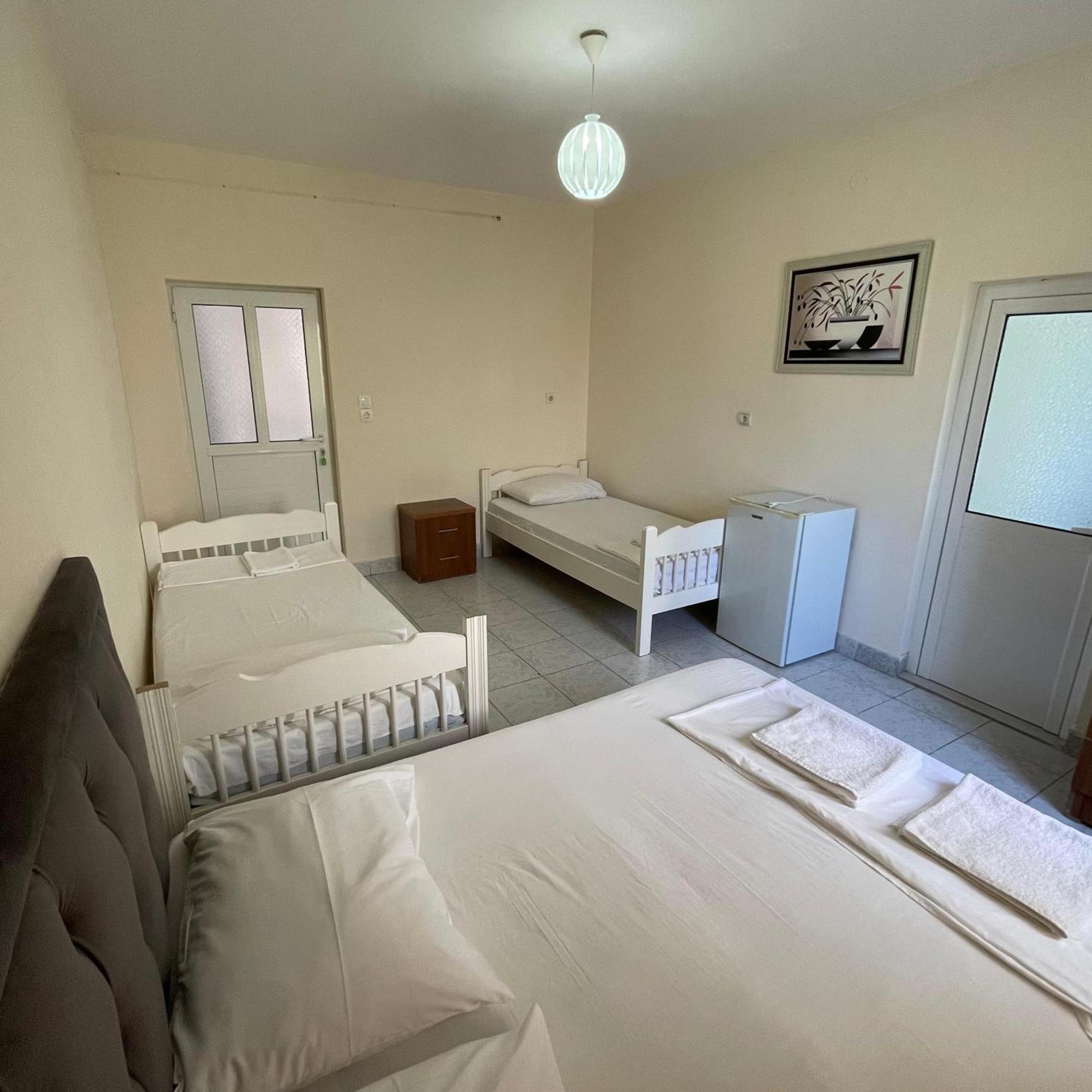 סרנדה Hotel Gjika מראה חיצוני תמונה