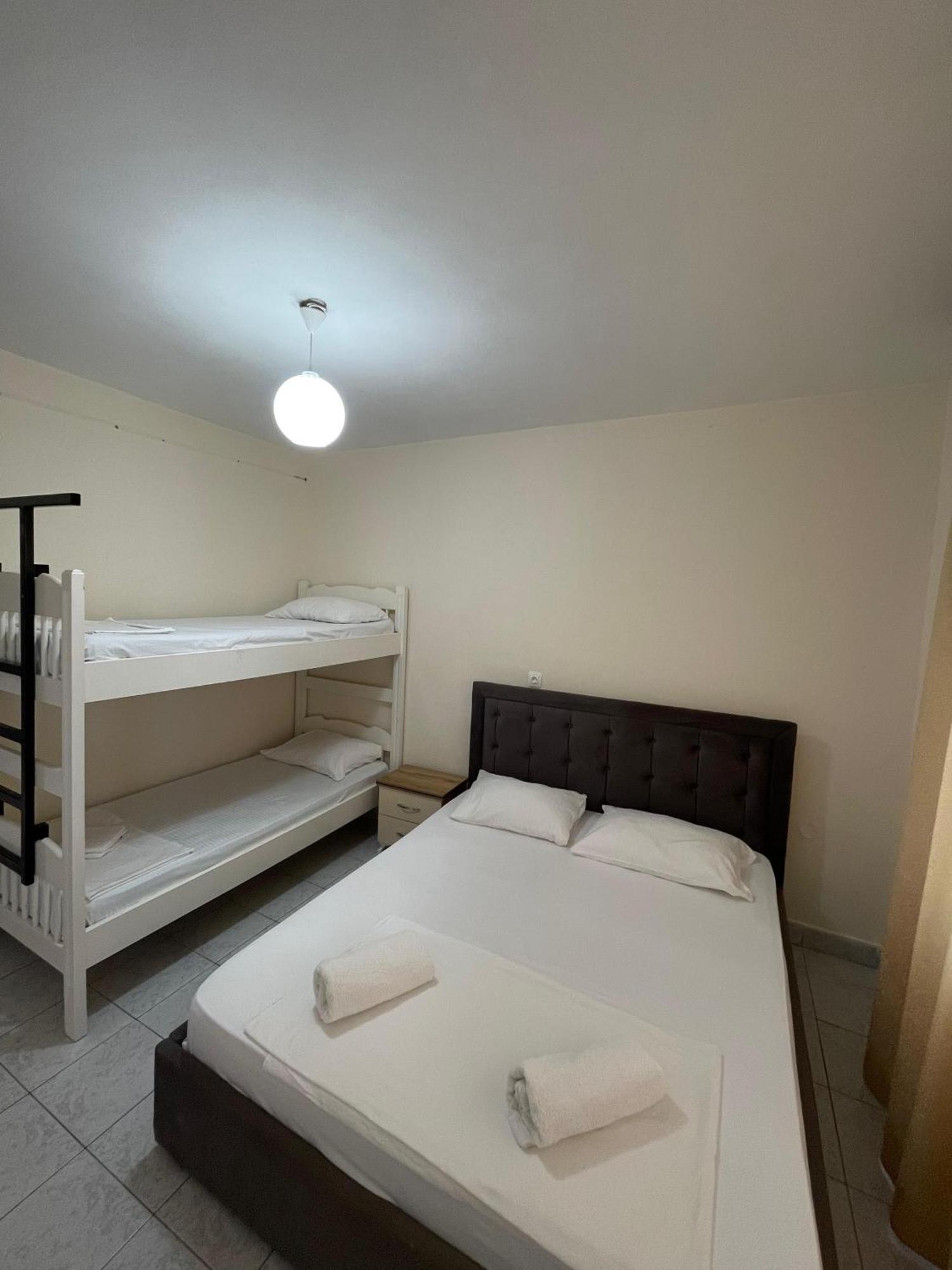 סרנדה Hotel Gjika מראה חיצוני תמונה