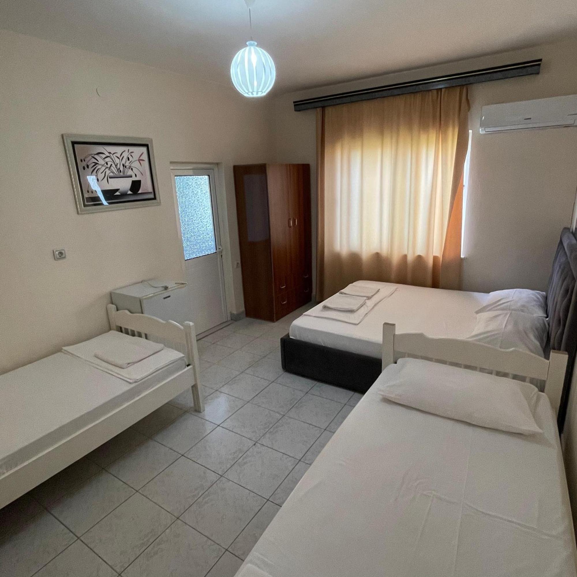 סרנדה Hotel Gjika מראה חיצוני תמונה