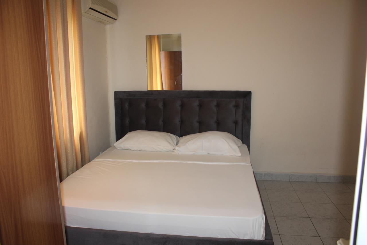 סרנדה Hotel Gjika מראה חיצוני תמונה