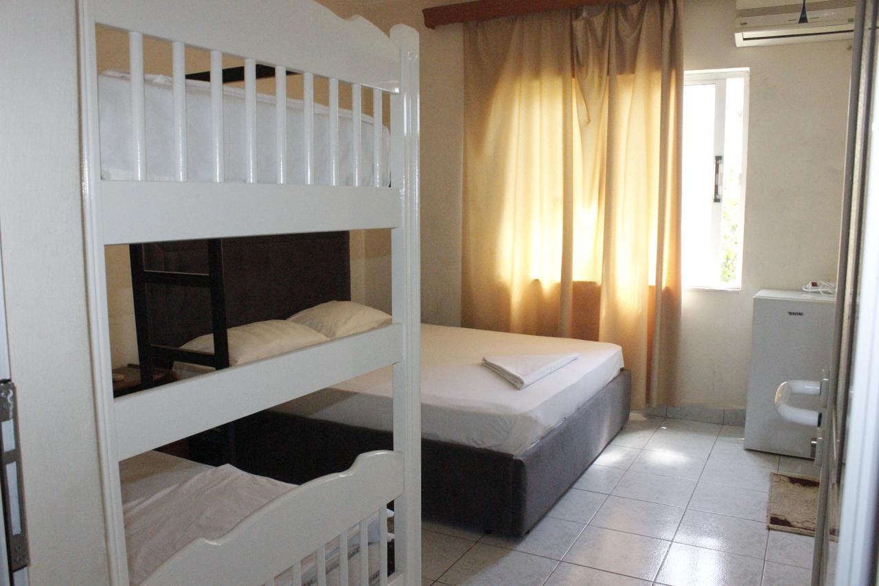 סרנדה Hotel Gjika מראה חיצוני תמונה